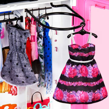 Muñeca y accesorios de Superarmario de Barbie Fashionistas