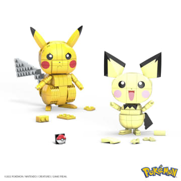 Mega Construx Pokémon Construye y muestra tres evoluciones Pikachu - Image 4 of 7