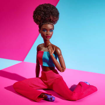 Barbie Looks Κούκλα, Φυσικά Μαύρα Μαλλιά, Χρωματιστό Κοντό Μπλουζάκι