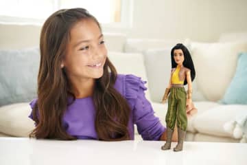 Disney Prinses Raya Modepop en accessoire, speelgoed dat is geïnspireerd op de film Raya en de Laatste Draak