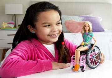 Кукла Barbie в инвалидном кресле
