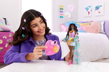 Barbie - Barbie Extra Cool -Poupée Barbie voyage en tenue de plage - Imagen 2 de 6