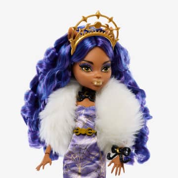 Monster High Howliday Winter Edition Clawdeen Wolf Bambola - Image 4 of 7