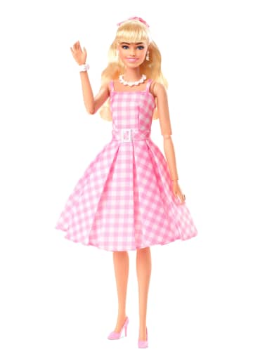 Koleksiyona uygun Barbie Filmi bebeği, pötikare desenli pembe elbise giyen Margot Robbie Barbie rolünde - Image 7 of 7