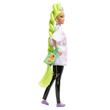 Barbie® Extra Lalka Biała tunika – Neonowe zielone włosy - Image 5 of 7