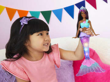 Barbie Dreamtopia Sirena Afroamericana Con Luces De Colores
