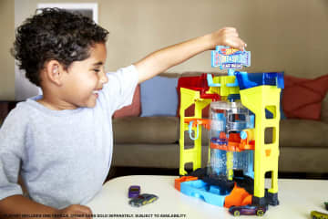 Hot Wheels Stunt & Splash Car Wash Playset - Image 2 of 7