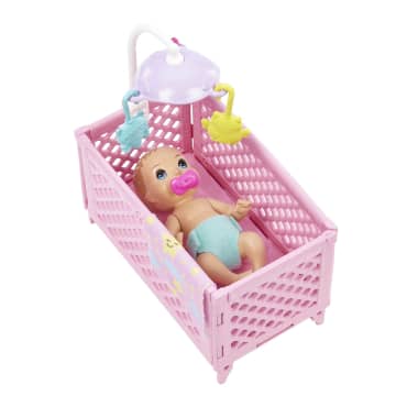 Barbie Speelsets met oppas Skipper-pop, babypop, meubeltjes en accessoires die passen bij het thema - Image 4 of 6