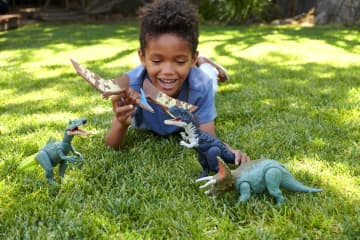 Jurassic World™ Νέοι Δεινόσαυροι με Κινούμενα Μέλη, Λειτουργία Επίθεσης & Ήχους - Image 3 of 17