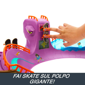 Hot Wheels Skate Skatepark della Piovra, Playset con esclusivo fingerboard e scarpe da skate