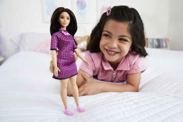 Barbie Fashionistas Puppe Im Pink-Schwarz-Karierten Kleid - Bild 2 von 6