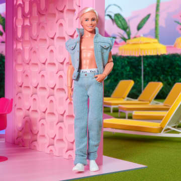 Barbie Signature The Movie, Ken Puppe zum Film im Jeansoutfit und Original Ken Unterwäsche - Bild 4 von 6