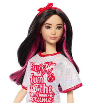 Barbie Fashionistas Bambola N. 214, Capelli Ondulati Neri Con Abito Twist 'N' Turn E Accessori, 65 Anniversario