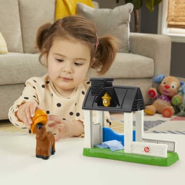 Fisher-Price Little People Stalla - Image 2 of 6