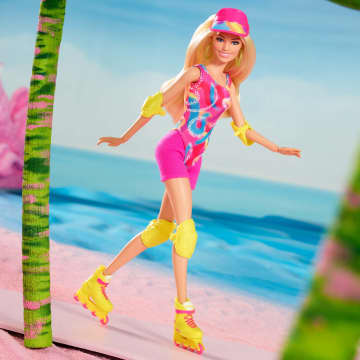 Barbie Le Film Poupée Barbie Du Film Poupée Patineuse Margot Robbie Incarne Barbie Vêtue D’Un Justaucorps, D’Un Cycliste Et De Rollers, Poupée De Collection - Image 7 of 13