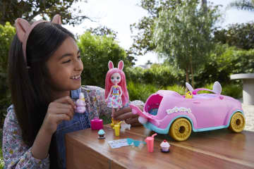 Enchantimals Bunnymóvil Bree Bunny y su coche descapotable Muñeca con coche rosa de juguete