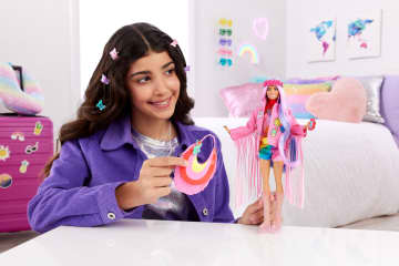 Barbie Extra Fly con ropa de desierto, muñeca Barbie con temática de viajes - Imagen 2 de 6