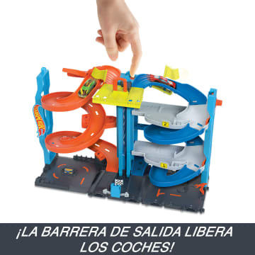 Hot Wheels City Torre de carreras transformable, conjunto de juego - Image 2 of 7