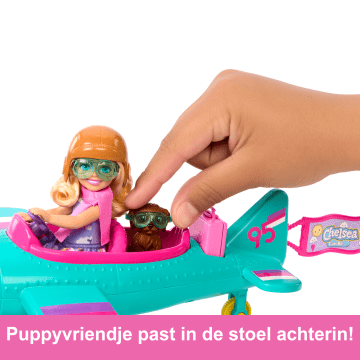 Barbie Chelsea Beroepenpop, Speelset Met Pop En Vliegtuig, 2-Persoons Vliegtuig Met Draaiende Propeller En 7 Accessoires - Imagen 3 de 6