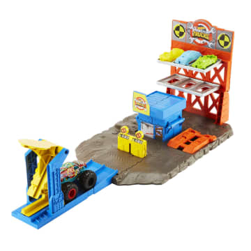 Hot Wheels Monster Trucks Gasolinera - Imagen 4 de 6