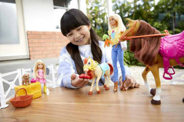 Barbie Abrazos y caballos muñecas, caballos y accesorios