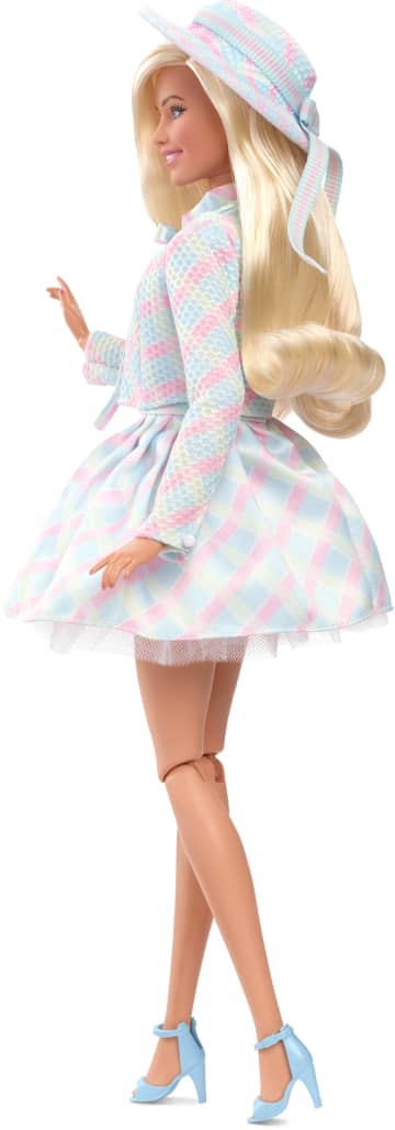 Barbie Signature The Movie, Margot Robbie als Barbie Puppe zum Film mit blau-karietem Outfit
