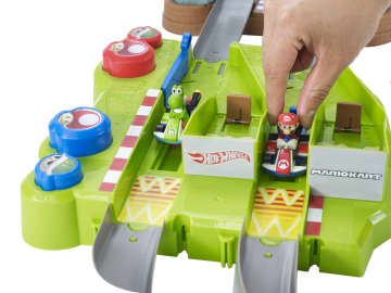 Hot Wheels Mario Kart Circuit Track Set - Image 4 of 6