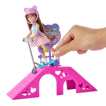 Barbie Spielzeug, Chelsea-Puppe und Zubehörteile, Skatepark-Spielset mit 2 Welpen und mehr als 15 Teilen