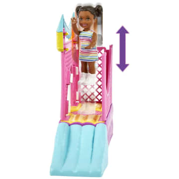 Barbie® Opiekunka Skipper Dmuchany zamek Zestaw