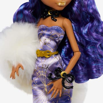 Monster High Howliday Winter Edition Clawdeen Wolf Puppe - Image 5 of 7