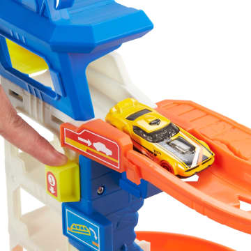 Hot Wheels® City Köpek Balığından Kaçış™ oyun seti - Image 8 of 8