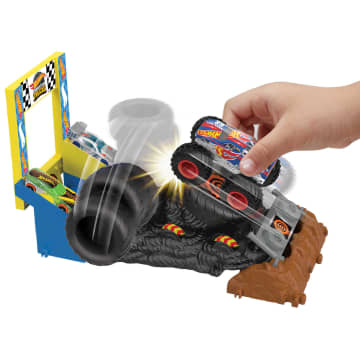 Hot Wheels Monster Trucks Arena Degli Scontri Sfida Collisione Acrobatica Race Ace Playset