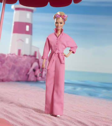 Barbie Margot Robbie, Bambola Del Film Barbie Da Collezione Con Tuta Pink Power, Occhiali Da Sole E Fascia Per Capelli - Image 2 of 6