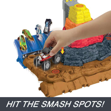 Hot Wheels Monster Trucks Arena Smashers Bone Shaker Ultimate Crush Yard Playset