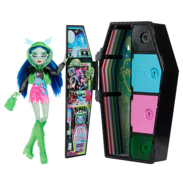 Monster High Skulltimates Secrets - Series 3 Ghoulia - Image 1 of 6