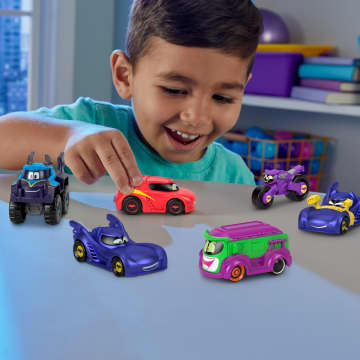 Fisher-Price Dc Batwheels Op Schaal Van 1:55 Metalen Speelgoedauto'S, Speelgoed Voor Peuters