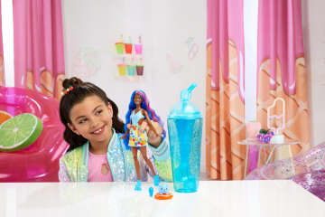 Barbie Pop Reveal Fruit Serie Fruchtpunsch Puppe, 8 Überraschungen, Inklusive Haustier, Schleim, Duft Und Farbwechsel - Image 2 of 6
