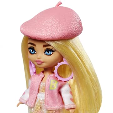 Barbie Extra Mini Minis Muñeca Chamarra Universitaria - Image 4 of 6