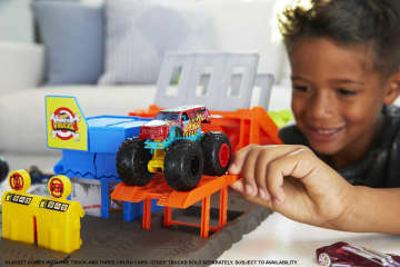 Hot Wheels Monster Trucks, Demo Derby Playset With 1:64 Scale Toy Truck & 3 Crushable Toy Cars