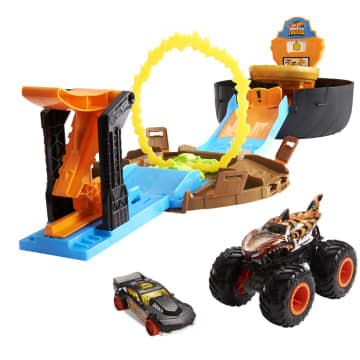 Hot Wheels Monster Trucks Stunt Tire Play Set With Launcher, 1 Hot Wheels 1:64 Scale Car & 1 Monster Truck