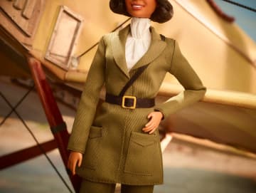 Barbie Signature Muñeca de Colección Inspiring Women Bessie Coleman - Imagem 4 de 6