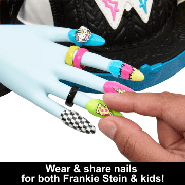 Monster High Frankie Stein Styling Head With 65+ Nail, Hair And Face Accessories - Imagen 3 de 3