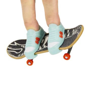 Hot Wheels Skate Veículo de Brinquedo Skateboard T-REX & ROLL™ com Tênis