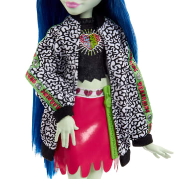 Monster High Ghoulia Yelps Doll With Pet And Accessories