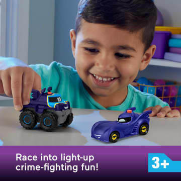 Fisher-Price DC Batwheels Light-Up 1:55 Scale Toy Cars, Bam the Batmobile & Buff, 2 Pieces - Imagem 2 de 6