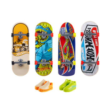 Hot Wheels Skate Veículo de Brinquedo Pacote de Skateboards de Trick Stomper™ com Tênis - Image 1 of 3