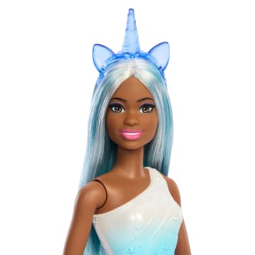 Barbie  Poupée Licorne, Cheveux Bleus, Tenue Ombrée et Accessoires - Image 2 of 6