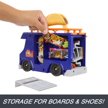 Hot Wheels Skate Taco Truck Play Case With 1 Fingerboard & 1 Pair Of Shoes