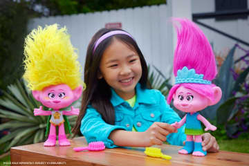 Dreamworks Trolls Band Together Rainbow Hairtunes Poppy Doll, Light & Sound, Toys Inspired By the Movie - Imagem 2 de 6