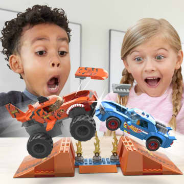 MEGA Hot Wheels Juguete de Construcción Monster Trucks S&C Tiger Shark Chomp Course - Imagen 2 de 5